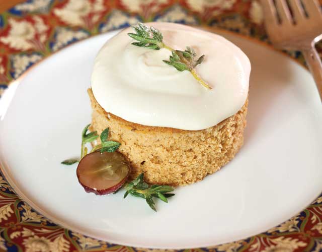 Spice-Cakes-with-Lemon-Cream