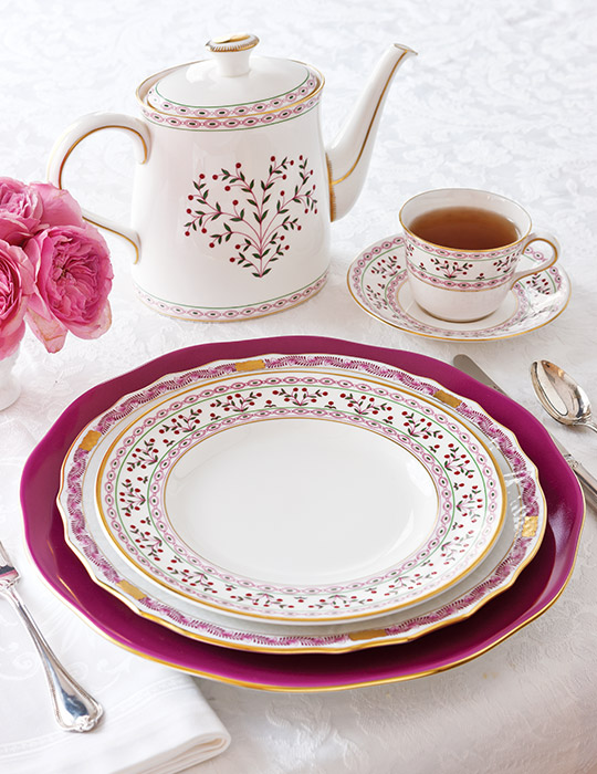 The Complete Table Hearts and Flowers