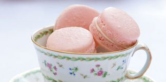 Strawberries-and-Cream-Macarons