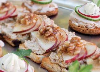 Pear and Blue Cheese Canapés - TeaTime Magazine