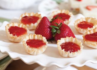 Strawberry-Brie Phyllo Cups