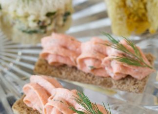 Dilled Salmon Mousse Canapés