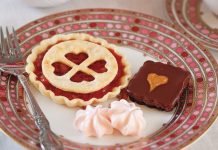 Strawberry Meringue Kisses