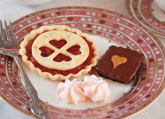 Strawberry Meringue Kisses