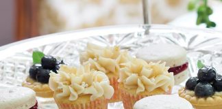 Mini Coconut Cupcakes