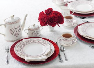 The Complete Table Hearts and Flowers