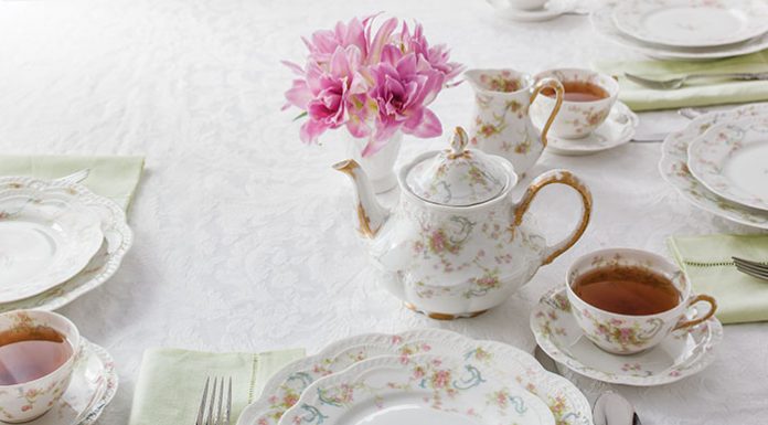 The Complete Table: Setting the Table with Family Heirlooms