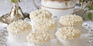 Pearls and Lace Cakes