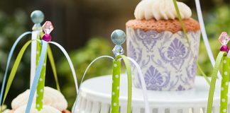 How-To make Strawberry Maypole Cupcakes