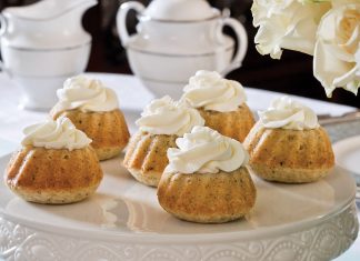 Black Tea and Anise Mini Fluted Cakes