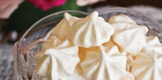 Coconut-Vanilla Meringue Kisses - TeaTime Magazine