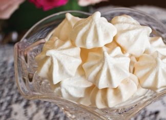 Coconut-Vanilla Meringue Kisses - TeaTime Magazine