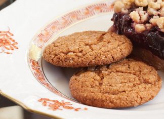 Molasses Crinkle Cookies