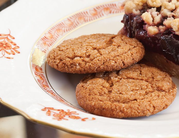 Molasses Crinkle Cookies