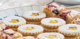 Linzer Cookie with Mango Curd