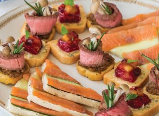 Plum Chutney-Blue Cheese Canapés