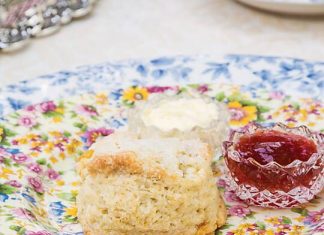 Peachy Vanilla Bean Scones