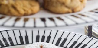 Raspberry-Almond Linzer Cookies