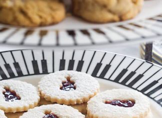Raspberry-Almond Linzer Cookies