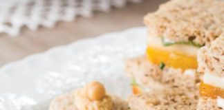 Roasted Garlic Hummus Tea Sandwiches