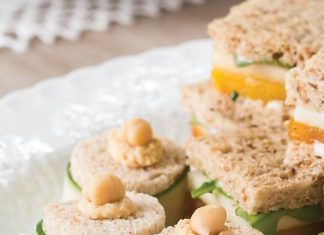 Roasted Garlic Hummus Tea Sandwiches