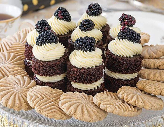 How to create Fancy Mini Cakes | CBC Life