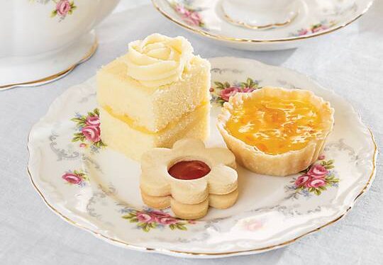 Elderflower, Lemon & White Chocolate Cakes