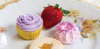 Mini Vanilla Rosette Cupcakes