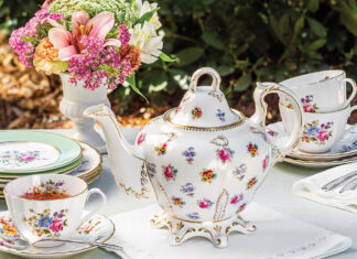 Treasured Teapot: In Regal Fashion