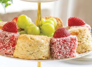 Strawberry Lamingtons