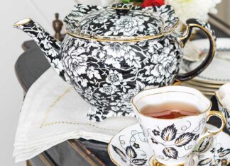 Treasured Teapot: Bold Beauty