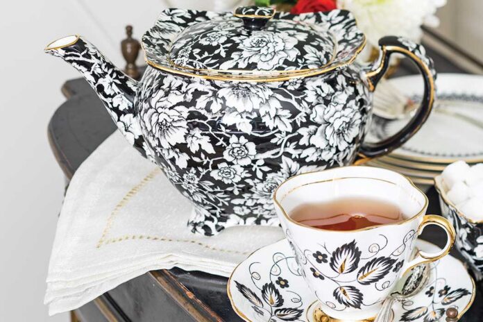 Treasured Teapot: Bold Beauty