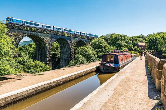Teatime in Manchester, City of Cotton