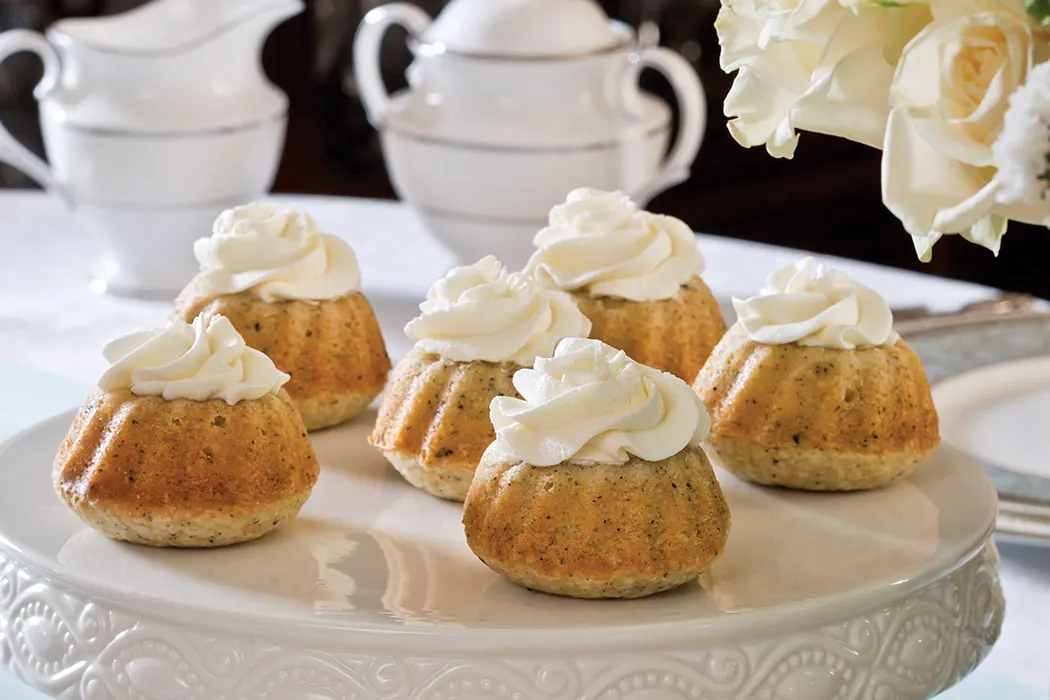Black Tea and Anise Mini Fluted Cakes