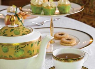 Oat-Pecan Linzer Cookies with Apple Butter Filling