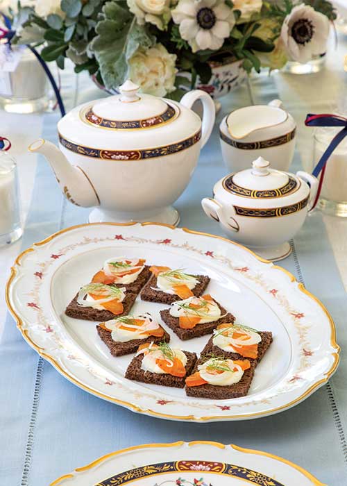 Smoky Hu-Kwa Tea–Cured Salmon Crostini