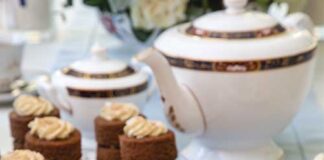 Oolong-Chocolate Cakes