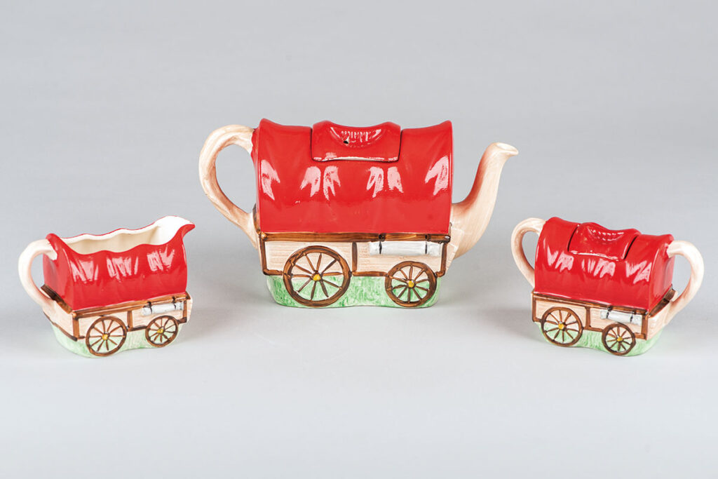 1930s covered wagon novelty tea set, made by James Sadler & Sons Ltd in Burslem, Stoke-on-Trent.