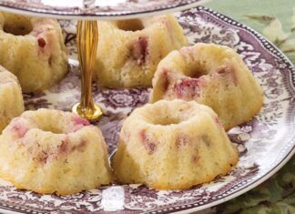 Lemon-Drizzle Rhubarb Cakes