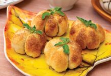 mini stuffed pizza buns