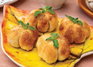 mini stuffed pizza buns