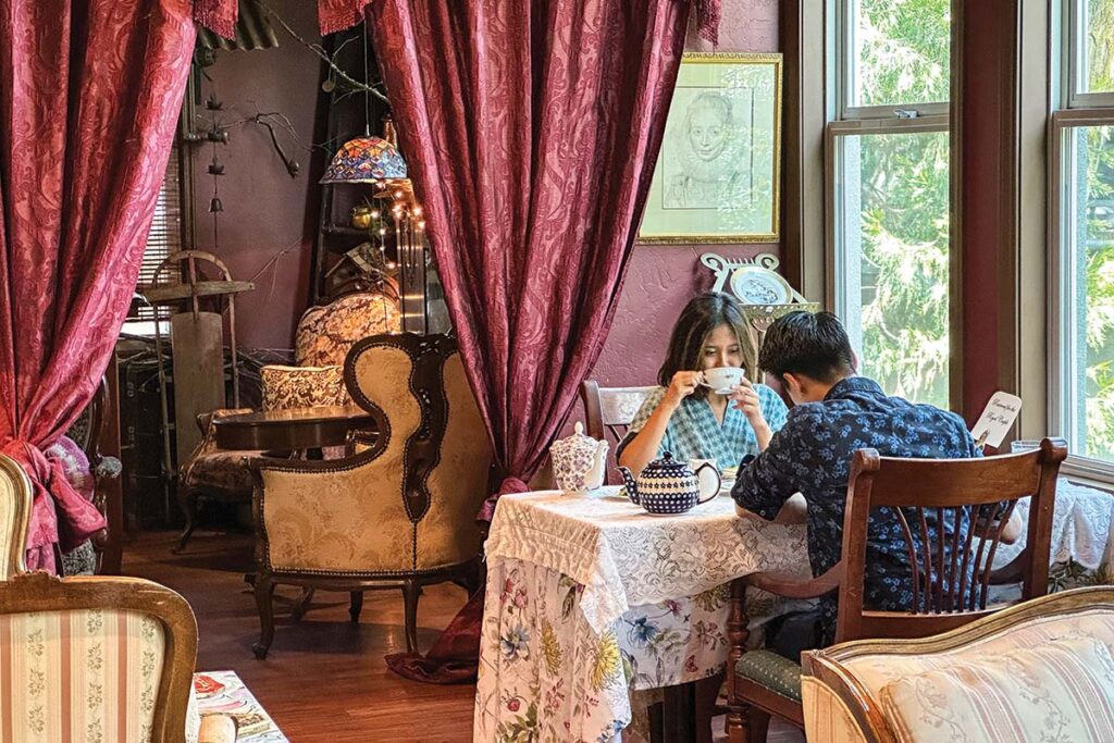 The Parlour Room is reserved for customers who wish to partake of the “Queen’s Tea” service.