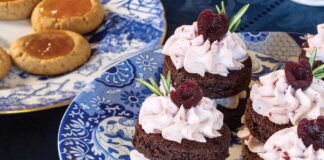 Chocolate-Cherry Mini Cakes