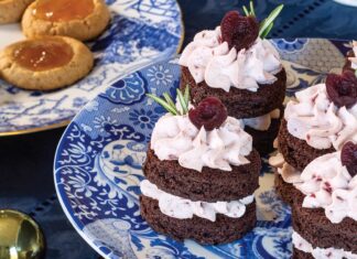 Chocolate-Cherry Mini Cakes