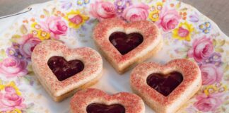 Apricot-Spelt Linzer Cookies